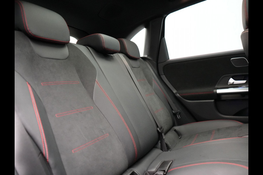 Mercedes-Benz B-Klasse 250 e Business Solution AMG Limited Plug In Hybrid 218pk PHEV | Panodak | Camera | Night Pakket | Alcantara Sportstoelen Verwarmd | Apple Carplay | Widescreen Cockpit | Navigatie | Lane Assist | Virtual | DAB |