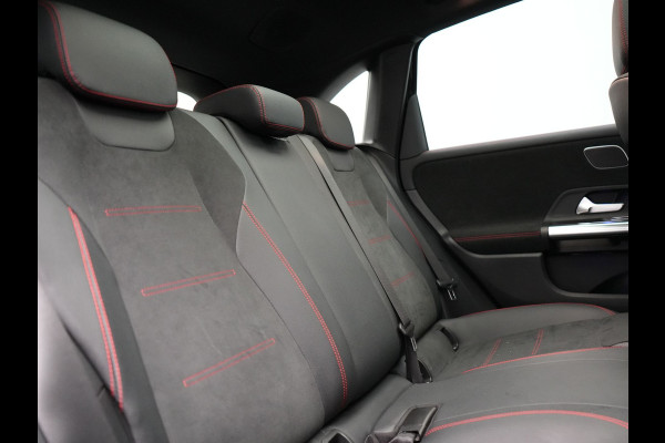 Mercedes-Benz B-Klasse 250 e Business Solution AMG Limited Plug In Hybrid 218pk PHEV | Panodak | Camera | Night Pakket | Alcantara Sportstoelen Verwarmd | Apple Carplay | Widescreen Cockpit | Navigatie | Lane Assist | Virtual | DAB |