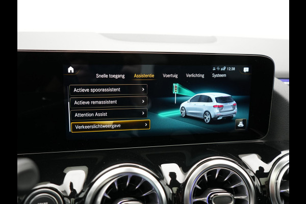 Mercedes-Benz B-Klasse 250 e Business Solution AMG Limited Plug In Hybrid 218pk PHEV | Panodak | Camera | Night Pakket | Alcantara Sportstoelen Verwarmd | Apple Carplay | Widescreen Cockpit | Navigatie | Lane Assist | Virtual | DAB |