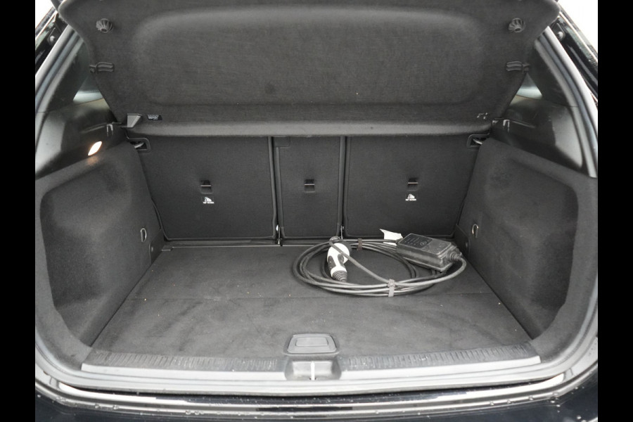 Mercedes-Benz B-Klasse 250 e Business Solution AMG Limited Plug In Hybrid 218pk PHEV | Panodak | Camera | Night Pakket | Alcantara Sportstoelen Verwarmd | Apple Carplay | Widescreen Cockpit | Navigatie | Lane Assist | Virtual | DAB |
