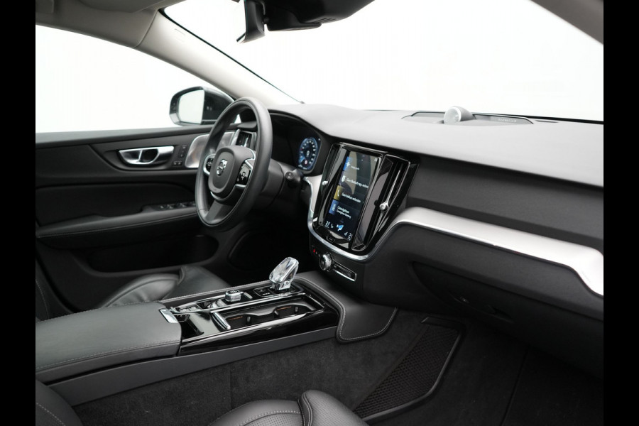 Volvo V60 2.0 T8 Recharge AWD Inscription 392pk Dealer O.H PHEV | Trekhaak Af Fabriek | Panodak | Head Up | Adaptive Cruise | 360 Camera | Bowers & Wilkins | Lederen Sporstoelen Memory & Ventilatie | Apple Carplay | Verwarmde Stoelen & Stuur | 19"L.M