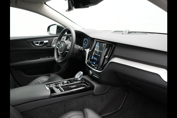 Volvo V60 2.0 T8 Recharge AWD Inscription 392pk Dealer O.H PHEV | Trekhaak Af Fabriek | Panodak | Head Up | Adaptive Cruise | 360 Camera | Bowers & Wilkins | Lederen Sporstoelen Memory & Ventilatie | Apple Carplay | Verwarmde Stoelen & Stuur | 19"L.M
