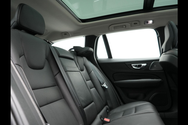 Volvo V60 2.0 T8 Recharge AWD Inscription 392pk Dealer O.H PHEV | Trekhaak Af Fabriek | Panodak | Head Up | Adaptive Cruise | 360 Camera | Bowers & Wilkins | Lederen Sporstoelen Memory & Ventilatie | Apple Carplay | Verwarmde Stoelen & Stuur | 19"L.M