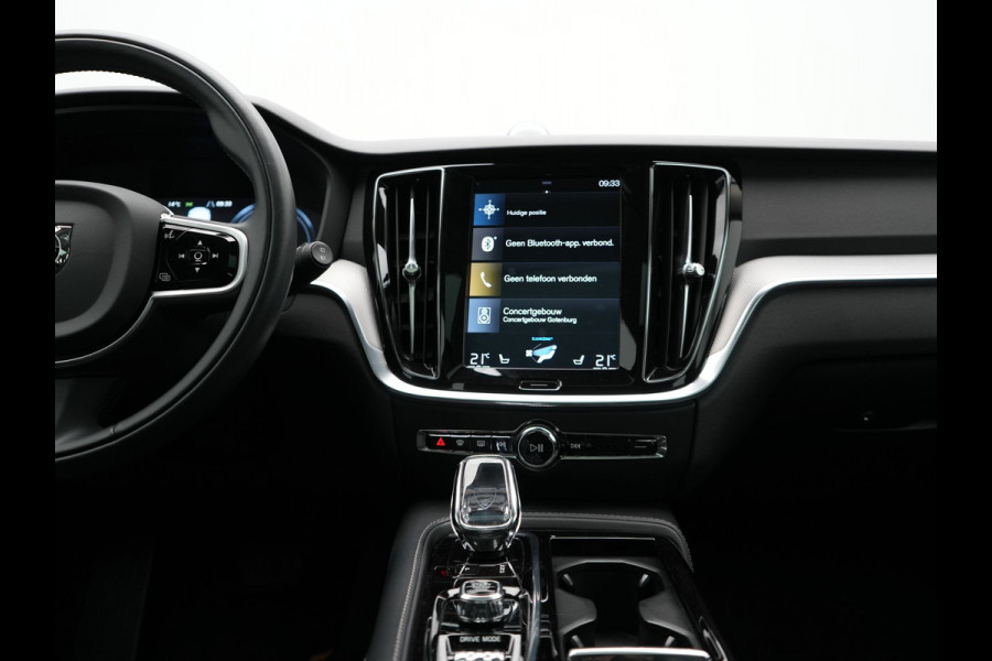 Volvo V60 2.0 T8 Recharge AWD Inscription 392pk Dealer O.H PHEV | Trekhaak Af Fabriek | Panodak | Head Up | Adaptive Cruise | 360 Camera | Bowers & Wilkins | Lederen Sporstoelen Memory & Ventilatie | Apple Carplay | Verwarmde Stoelen & Stuur | 19"L.M