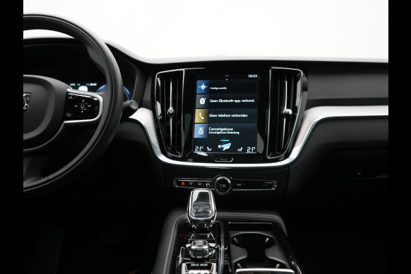 Volvo V60 2.0 T8 Recharge AWD Inscription 392pk Dealer O.H PHEV | Trekhaak Af Fabriek | Panodak | Head Up | Adaptive Cruise | 360 Camera | Bowers & Wilkins | Lederen Sporstoelen Memory & Ventilatie | Apple Carplay | Verwarmde Stoelen & Stuur | 19"L.M