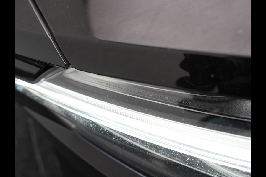 Volvo V60 2.0 T8 Recharge AWD Inscription 392pk Dealer O.H PHEV | Trekhaak Af Fabriek | Panodak | Head Up | Adaptive Cruise | 360 Camera | Bowers & Wilkins | Lederen Sporstoelen Memory & Ventilatie | Apple Carplay | Verwarmde Stoelen & Stuur | 19"L.M