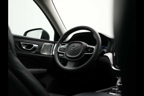 Volvo V60 2.0 T8 Recharge AWD Inscription 392pk Dealer O.H PHEV | Trekhaak Af Fabriek | Panodak | Head Up | Adaptive Cruise | 360 Camera | Bowers & Wilkins | Lederen Sporstoelen Memory & Ventilatie | Apple Carplay | Verwarmde Stoelen & Stuur | 19"L.M