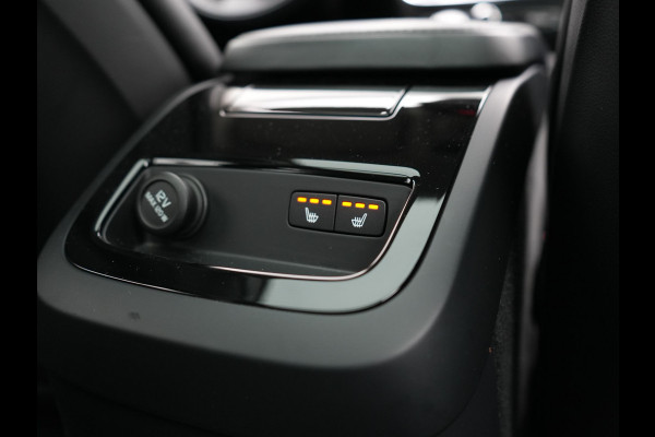Volvo V60 2.0 T8 Recharge AWD Inscription 392pk Dealer O.H PHEV | Trekhaak Af Fabriek | Panodak | Head Up | Adaptive Cruise | 360 Camera | Bowers & Wilkins | Lederen Sporstoelen Memory & Ventilatie | Apple Carplay | Verwarmde Stoelen & Stuur | 19"L.M