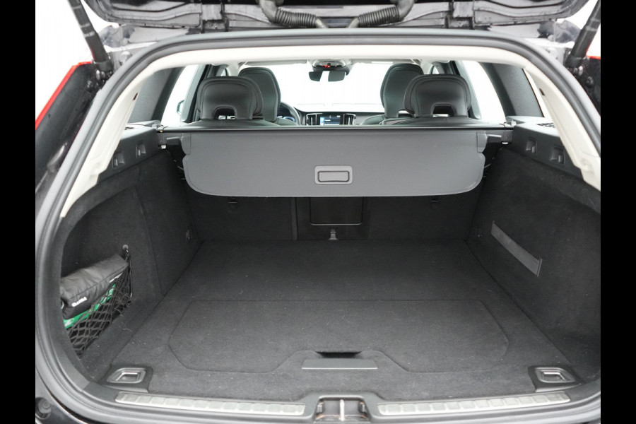 Volvo V60 2.0 T8 Recharge AWD Inscription 392pk Dealer O.H PHEV | Trekhaak Af Fabriek | Panodak | Head Up | Adaptive Cruise | 360 Camera | Bowers & Wilkins | Lederen Sporstoelen Memory & Ventilatie | Apple Carplay | Verwarmde Stoelen & Stuur | 19"L.M