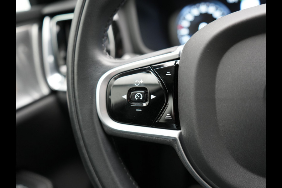 Volvo V60 2.0 T8 Recharge AWD Inscription 392pk Dealer O.H PHEV | Trekhaak Af Fabriek | Panodak | Head Up | Adaptive Cruise | 360 Camera | Bowers & Wilkins | Lederen Sporstoelen Memory & Ventilatie | Apple Carplay | Verwarmde Stoelen & Stuur | 19"L.M
