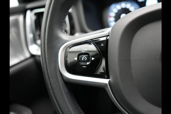 Volvo V60 2.0 T8 Recharge AWD Inscription 392pk Dealer O.H PHEV | Trekhaak Af Fabriek | Panodak | Head Up | Adaptive Cruise | 360 Camera | Bowers & Wilkins | Lederen Sporstoelen Memory & Ventilatie | Apple Carplay | Verwarmde Stoelen & Stuur | 19"L.M