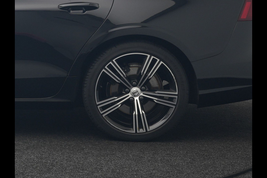 Volvo V60 2.0 T8 Recharge AWD Inscription 392pk Dealer O.H PHEV | Trekhaak Af Fabriek | Panodak | Head Up | Adaptive Cruise | 360 Camera | Bowers & Wilkins | Lederen Sporstoelen Memory & Ventilatie | Apple Carplay | Verwarmde Stoelen & Stuur | 19"L.M