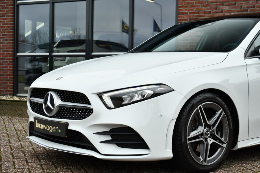 Mercedes-Benz A-Klasse 180 AMG Pano Trekhaak Camera Night Metallic-wit