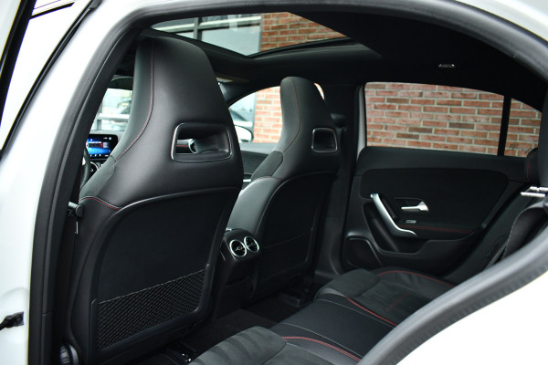 Mercedes-Benz A-Klasse 180 AMG Pano Trekhaak Camera Night Metallic-wit