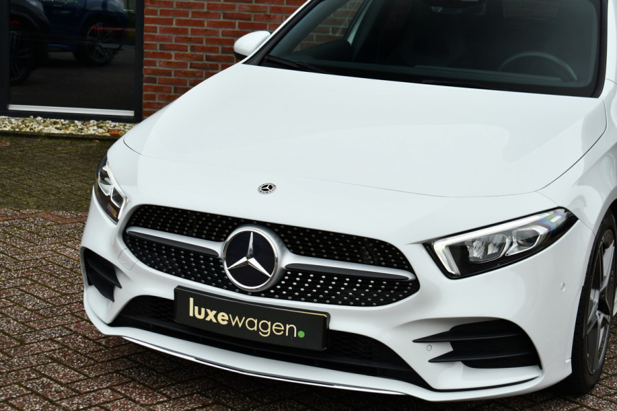 Mercedes-Benz A-Klasse 180 AMG Pano Trekhaak Camera Night Metallic-wit