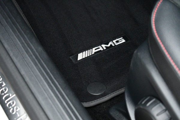 Mercedes-Benz A-Klasse 180 AMG Pano Trekhaak Camera Night Metallic-wit