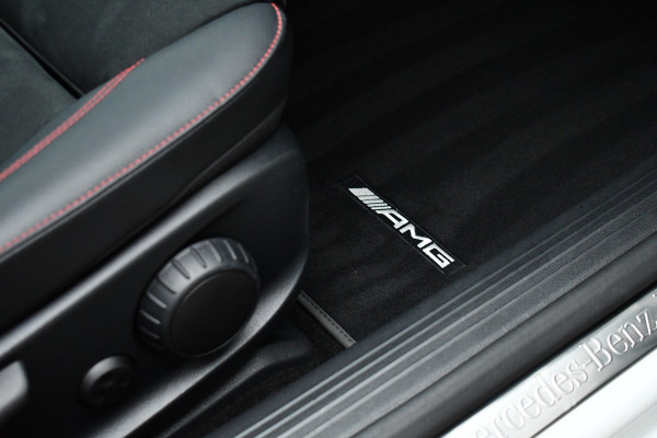 Mercedes-Benz A-Klasse 180 AMG Pano Trekhaak Camera Night Metallic-wit