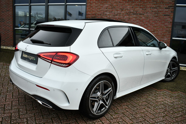 Mercedes-Benz A-Klasse 180 AMG Pano Trekhaak Camera Night Metallic-wit
