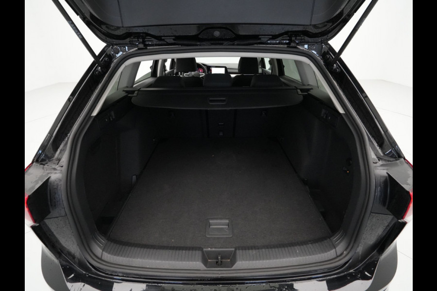 Volkswagen GOLF Variant 1.0 TSI 110pk Life Navigatie Wegkl. trekhaak Pdc privacy glas 109