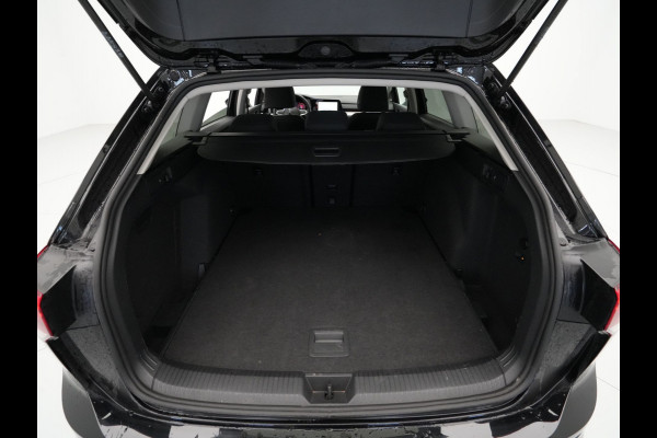 Volkswagen GOLF Variant 1.0 TSI 110pk Life Navigatie Wegkl. trekhaak Pdc privacy glas 109