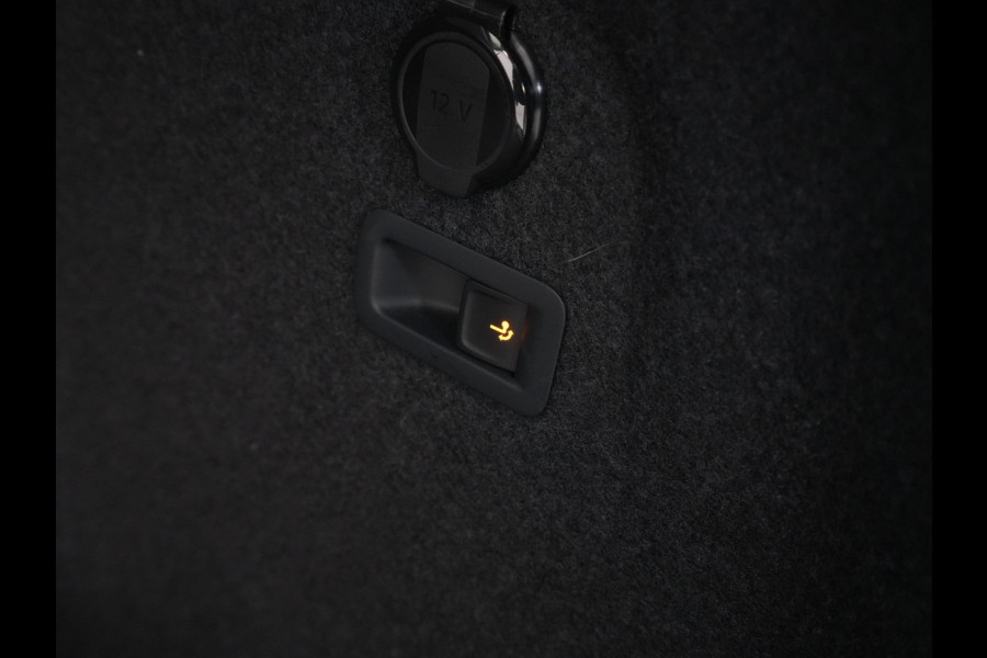 Volkswagen GOLF Variant 1.0 TSI 110pk Life Navigatie Wegkl. trekhaak Pdc privacy glas 109