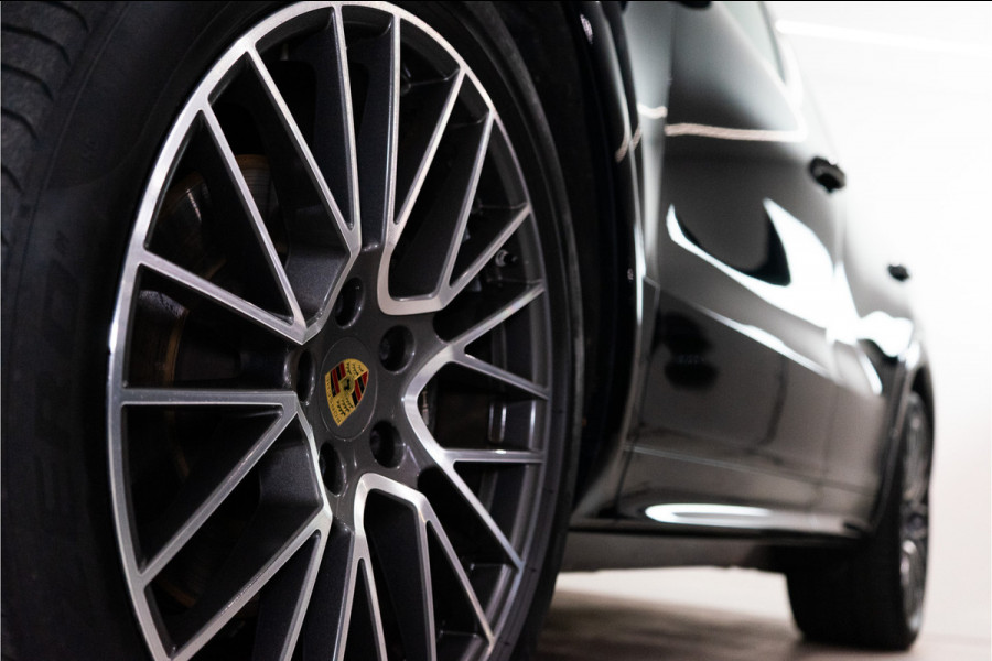 Porsche Cayenne 3.0 E-Hybrid Platinum Edition 462PK | NL AUTO | 1e Eigenaar NAP | Sport Design | Pano | Bose | Meedraaiende achteras | VOL OPTIE