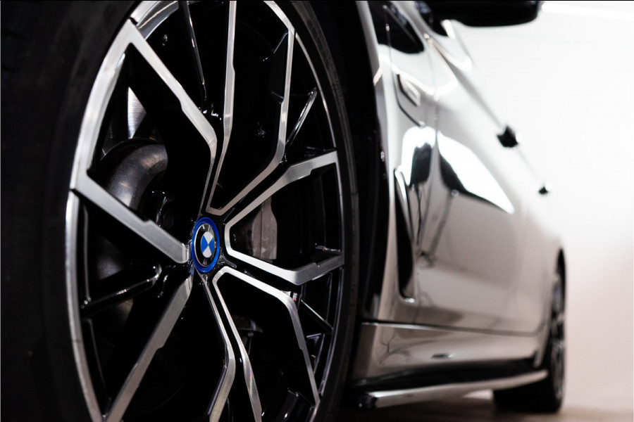 BMW 5 Serie 530e High Executive M-Sport 300PK | Laser | Pano | Leder | Sfeer | 12 MND Garantie