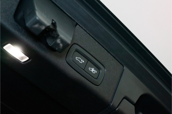 Volvo XC60 2.0 T8 AWD Polestar Engineered 455PK | Pano | Leder | Trekhaak | Memory | 12 MND Garantie