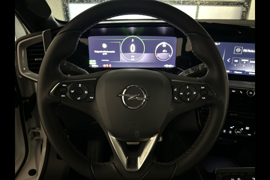 Opel Mokka Electric Ultimate 50 kWh Prachtige Mokka in nieuwstaat, hele lage kilometerstand, Multimedia Navi Pro Zwart Dak!