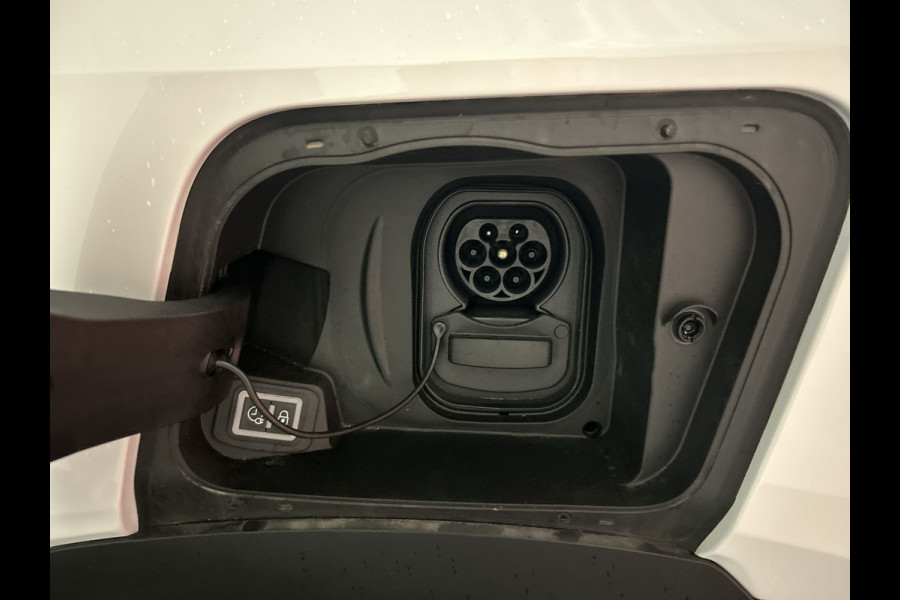 Opel Mokka Electric Ultimate 50 kWh Prachtige Mokka in nieuwstaat, hele lage kilometerstand, Multimedia Navi Pro Zwart Dak!