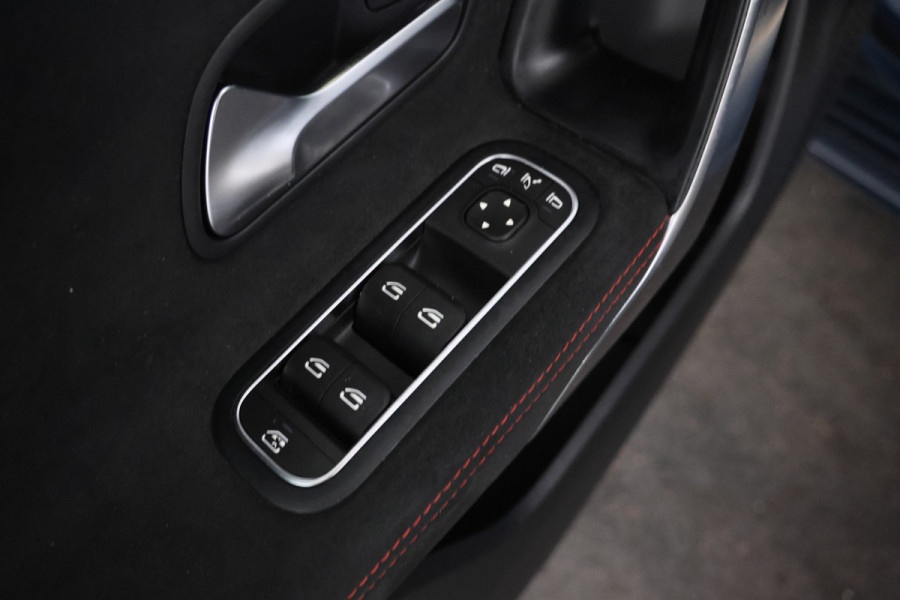 Mercedes-Benz A-Klasse 200 Business Solution AMG Upgrade Automaat, Panorama,