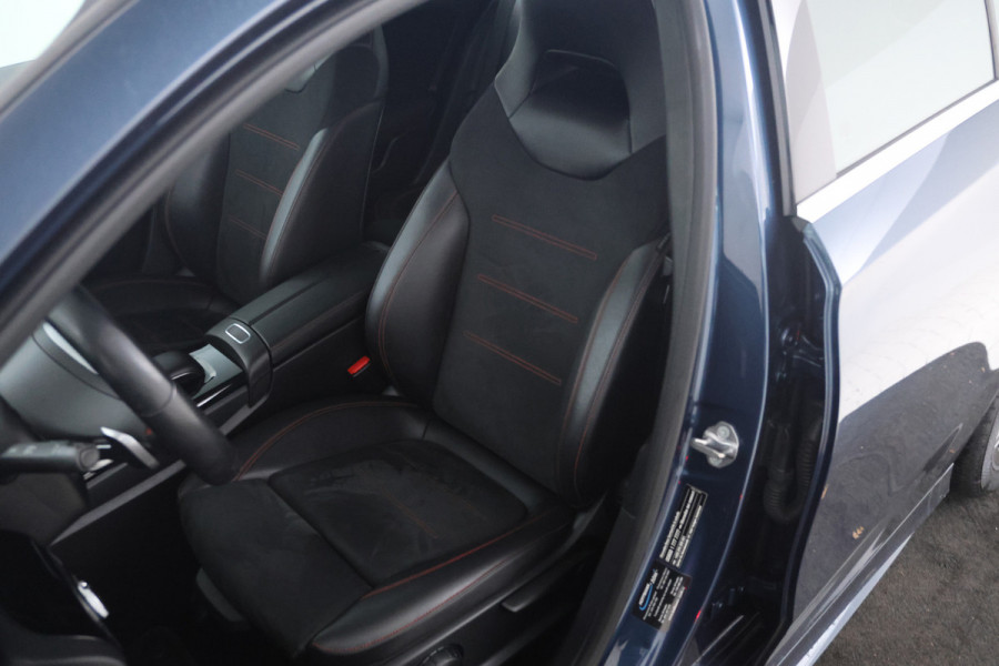 Mercedes-Benz A-Klasse 200 Business Solution AMG Upgrade Automaat, Panorama,