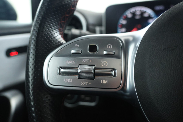 Mercedes-Benz A-Klasse 200 Business Solution AMG Upgrade Automaat, Panorama,