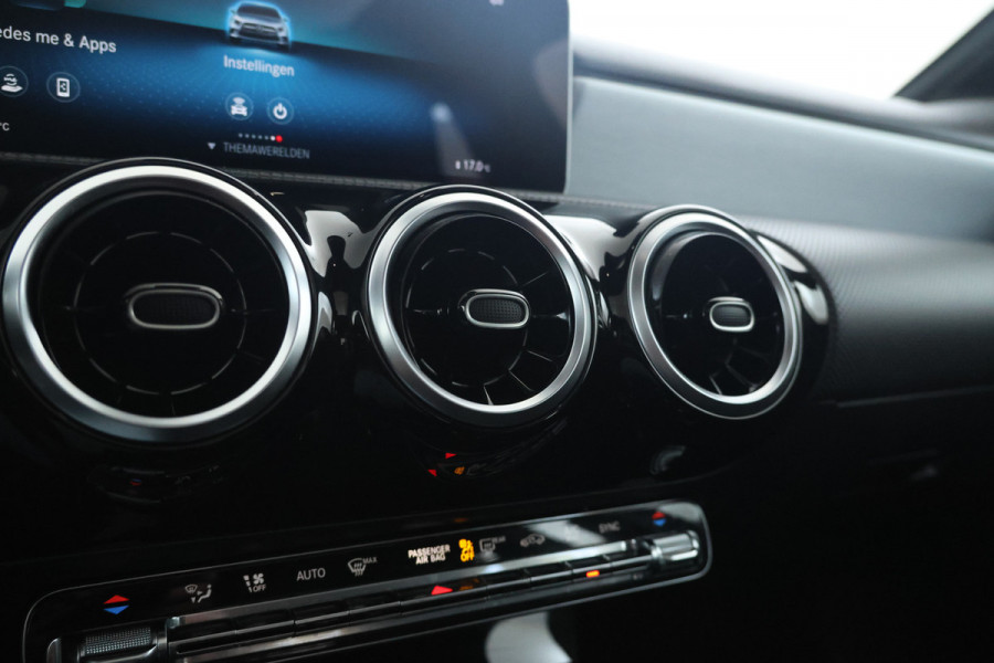 Mercedes-Benz A-Klasse 200 Business Solution AMG Upgrade Automaat, Panorama,