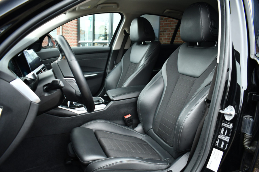BMW 3-serie 330i Sportline 18inch HiFi Live-Cockpit Sfeer