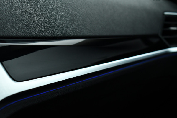 BMW 3-serie 330i Sportline 18inch HiFi Live-Cockpit Sfeer