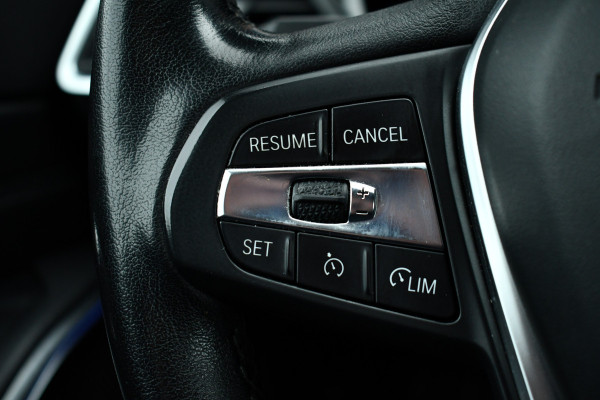 BMW 3-serie 330i Sportline 18inch HiFi Live-Cockpit Sfeer