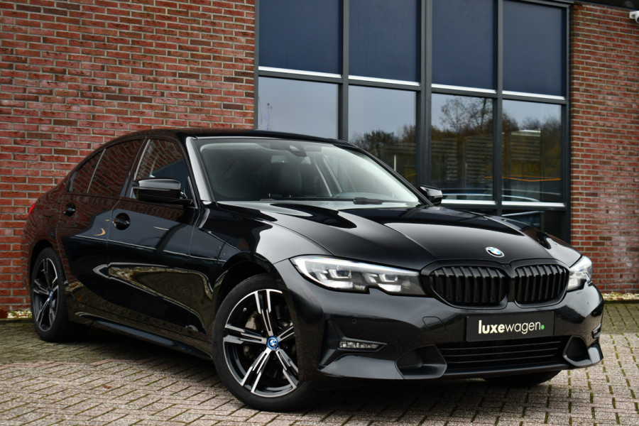 BMW 3-serie 330i Sportline 18inch HiFi Live-Cockpit Sfeer