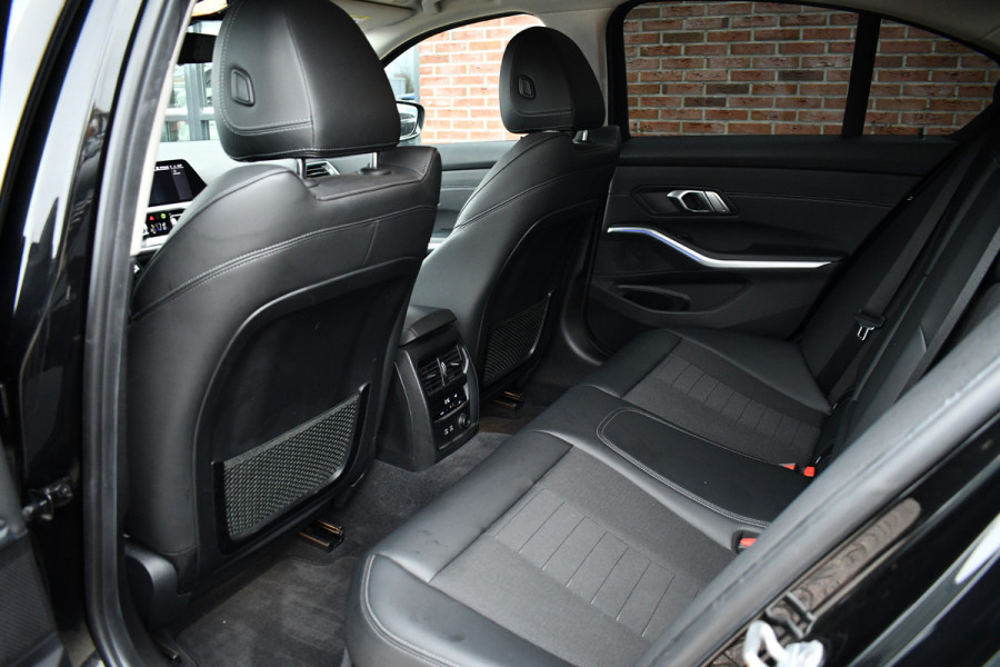 BMW 3-serie 330i Sportline 18inch HiFi Live-Cockpit Sfeer