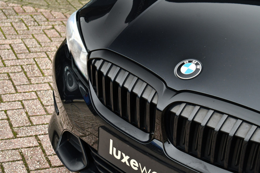 BMW 3-serie 330i Sportline 18inch HiFi Live-Cockpit Sfeer
