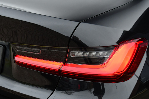 BMW 3-serie 330i Sportline 18inch HiFi Live-Cockpit Sfeer