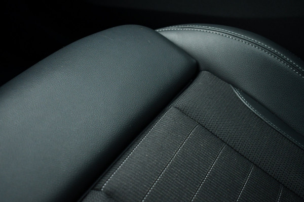 BMW 3-serie 330i Sportline 18inch HiFi Live-Cockpit Sfeer