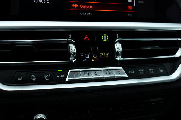 BMW 3-serie 330i Sportline 18inch HiFi Live-Cockpit Sfeer