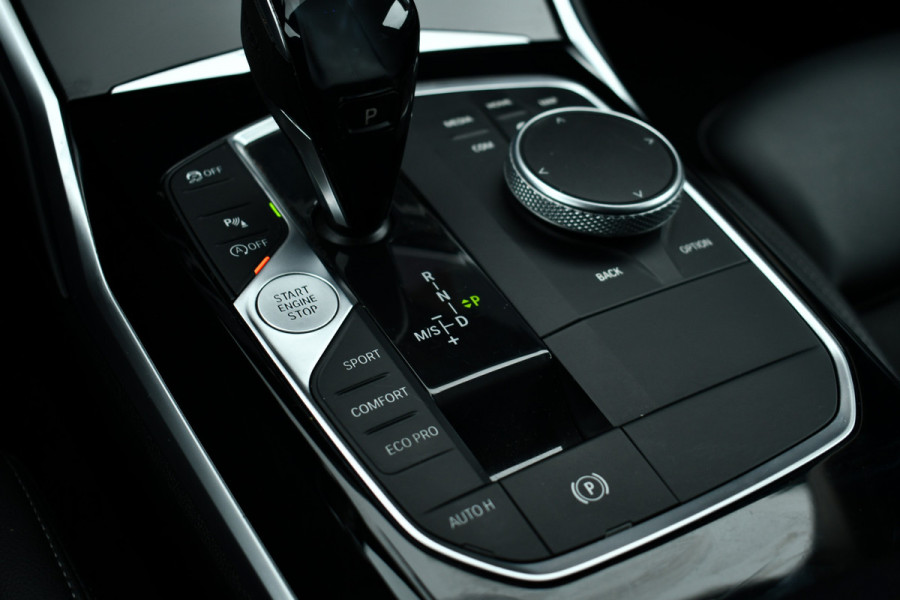 BMW 3-serie 330i Sportline 18inch HiFi Live-Cockpit Sfeer
