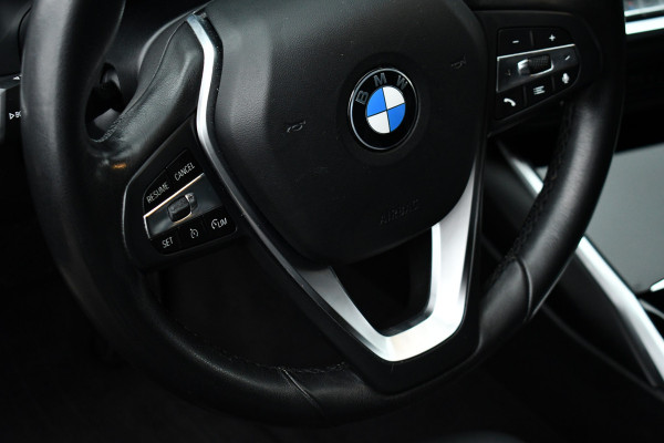 BMW 3-serie 330i Sportline 18inch HiFi Live-Cockpit Sfeer