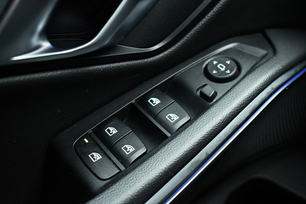 BMW 3-serie 330i Sportline 18inch HiFi Live-Cockpit Sfeer