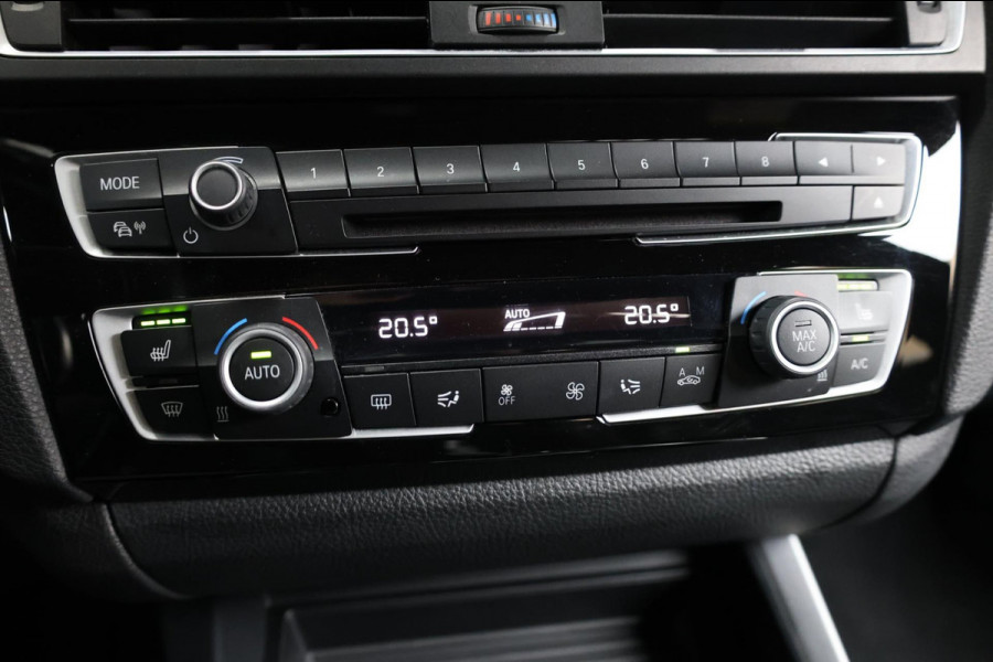 BMW 1-serie 120i M-Sport LED/M-PAKKET/SCHUIFDAK/LEER+S.VERWARMING/LMV/PDC/CRUISE/ECC/12 MND GARANTIE!