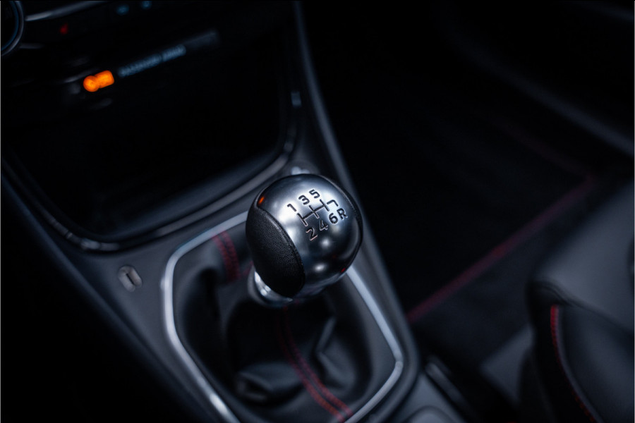 Ford Puma 1.0 EcoBoost Hybrid ST-Line X ** B&O Sound ** 18inch ** Winter-pack