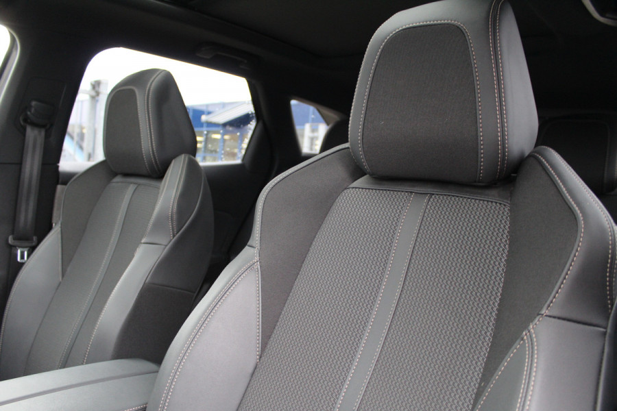 Peugeot 3008 1.6 HYbrid 225 GT | Nachtzicht | Panoramadak | Trekhaak | Navigatie | Camera | BLIS