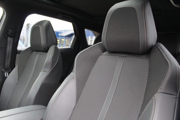 Peugeot 3008 1.6 HYbrid 225 GT | Nachtzicht | Panoramadak | Trekhaak | Navigatie | Camera | BLIS